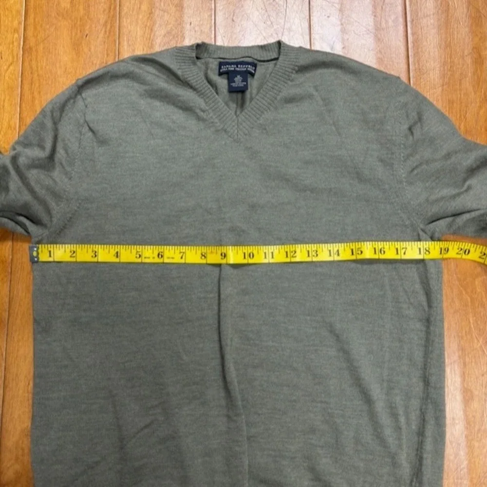 Banana Republic Mens Extra Fine Italian Merino Wool V Neck Sweater Size M Preppy